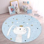 - RealHomes Dijital Baskılı Kaymaz Tabanlı Comfort Çocuk Odası Yuvarlak Halı - Realhomes  Mavi Zeminde Renkli Puanlı Kedicik Desenli Çocuk & Genç Odası Makinede Yıkanabilir Kaymaz Tabanlı Yuvarlak Çocuk Halısı Realhomes