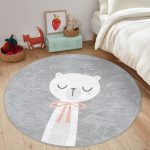 - RealHomes Dijital Baskılı Kaymaz Tabanlı Comfort Çocuk Odası Yuvarlak Halı - Realhomes Gri Zemin Uyuyan Ayıcık Desenli Çocuk & Genç Odası Makinede Yıkanabilir Kaymaz Tabanlı Yuvarlak Çocuk Halısı Realhomes