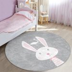 - RealHomes Dijital Baskılı Kaymaz Tabanlı Comfort Çocuk Odası Yuvarlak Halı - Realhomes  Gri Zemin Sevimli Tavşan Ve Leylek Desenli Çocuk & Genç Odası Makinede Yıkanabilir Kaymaz Tabanlı Yuvarlak Çocuk Halısı Realhomes