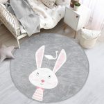 - RealHomes Dijital Baskılı Kaymaz Tabanlı Comfort Çocuk Odası Yuvarlak Halı - Realhomes  Gri Zemin Sevimli Tavşan Ve Leylek Desenli Çocuk & Genç Odası Makinede Yıkanabilir Kaymaz Tabanlı Yuvarlak Çocuk Halısı Realhomes