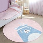 - RealHomes Dijital Baskılı Kaymaz Tabanlı Comfort Çocuk Odası Yuvarlak Halı - Realhomes Pembe Zemin Baby Shower Yazılı Ayıcık Desenli Çocuk & Genç Odası Makinede Yıkanabilir Kaymaz Tabanlı Yuvarlak Çocuk Halısı Realhomes