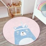 - RealHomes Dijital Baskılı Kaymaz Tabanlı Comfort Çocuk Odası Yuvarlak Halı - Realhomes Pembe Zemin Baby Shower Yazılı Ayıcık Desenli Çocuk & Genç Odası Makinede Yıkanabilir Kaymaz Tabanlı Yuvarlak Çocuk Halısı Realhomes