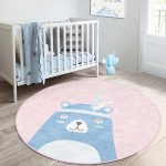 - RealHomes Dijital Baskılı Kaymaz Tabanlı Comfort Çocuk Odası Yuvarlak Halı - Realhomes Pembe Zemin Baby Shower Yazılı Ayıcık Desenli Çocuk & Genç Odası Makinede Yıkanabilir Kaymaz Tabanlı Yuvarlak Çocuk Halısı Realhomes
