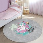 - RealHomes Dijital Baskılı Kaymaz Tabanlı Comfort Çocuk Odası Yuvarlak Halı - Realhomes  Gri Zemin Tatil Temalı Unicorn Desenli Çocuk & Genç Odası Makinede Yıkanabilir Kaymaz Tabanlı Yuvarlak Çocuk Halısı Realhomes