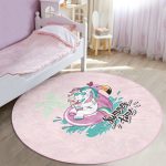 - RealHomes Dijital Baskılı Kaymaz Tabanlı Comfort Çocuk Odası Yuvarlak Halı - Realhomes Pembe Zemin Tatil Temalı Unicorn Desenli Çocuk & Genç Odası Makinede Yıkanabilir Kaymaz Tabanlı Yuvarlak Çocuk Halısı Realhomes