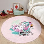 - RealHomes Dijital Baskılı Kaymaz Tabanlı Comfort Çocuk Odası Yuvarlak Halı - Realhomes Pembe Zemin Tatil Temalı Unicorn Desenli Çocuk & Genç Odası Makinede Yıkanabilir Kaymaz Tabanlı Yuvarlak Çocuk Halısı Realhomes