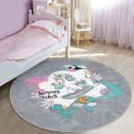 - RealHomes Dijital Baskılı Kaymaz Tabanlı Comfort Çocuk Odası Yuvarlak Halı - Realhomes  Gri Zemin Tatil Temalı Unicorn Desenli Çocuk & Genç Odası Makinede Yıkanabilir Kaymaz Tabanlı Yuvarlak Çocuk Halısı Realhomes