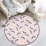 - RealHomes Dijital Baskılı Kaymaz Tabanlı Comfort Çocuk Odası Yuvarlak Halı - Realhomes Pembe Zeminde Gökkuşağı Çocuk & Genç Odası Makinede Yıkanabilir Kaymaz Tabanlı Yuvarlak Çocuk Halısı Realhomes