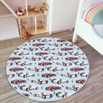 - RealHomes Dijital Baskılı Kaymaz Tabanlı Comfort Çocuk Odası Yuvarlak Halı - Realhomes  Mavi Zeminde Yarış Arabalı Çocuk & Genç Odası Makinede Yıkanabilir Kaymaz Tabanlı Yuvarlak Çocuk Halısı Realhomes