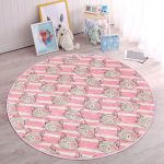 - RealHomes Dijital Baskılı Kaymaz Tabanlı Comfort Çocuk Odası Yuvarlak Halı - Realhomes  Pembe Çizgi Üzerinde Kedicikler Çocuk & Genç Odası Makinede Yıkanabilir Kaymaz Tabanlı Yuvarlak Çocuk Halısı Realhomes