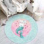 - RealHomes Dijital Baskılı Kaymaz Tabanlı Comfort Çocuk Odası Yuvarlak Halı - Realhomes My Sweet Friends Deniz Kızlı Kedi Çocuk & Genç Odası Makinede Yıkanabilir Kaymaz Tabanlı Yuvarlak Çocuk Halısı Realhomes