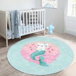 - RealHomes Dijital Baskılı Kaymaz Tabanlı Comfort Çocuk Odası Yuvarlak Halı - Realhomes My Sweet Friends Deniz Kızlı Kedi Çocuk & Genç Odası Makinede Yıkanabilir Kaymaz Tabanlı Yuvarlak Çocuk Halısı Realhomes