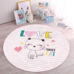 Pembe Çizgili Zeminde Sweet Cat Tasarımlı Çocuk & Genç Odası Makinede Yıkanabilir Kaymaz Tabanlı Yuvarlak Çocuk Halısı Realhomes