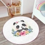 - RealHomes Dijital Baskılı Kaymaz Tabanlı Comfort Çocuk Odası Yuvarlak Halı - Realhomes  Sevimli Bebek Panda Çocuk & Genç Odası Makinede Yıkanabilir Kaymaz Tabanlı Yuvarlak Çocuk Halısı Realhomes