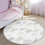 - RealHomes Dijital Baskılı Kaymaz Tabanlı Comfort Çocuk Odası Yuvarlak Halı - Realhomes  Pembe Bulut Desenli Altın Figürlü Çocuk & Genç Odası Makinede Yıkanabilir Kaymaz Tabanlı Yuvarlak Çocuk Halısı Realhomes