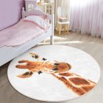 - RealHomes Dijital Baskılı Kaymaz Tabanlı Comfort Çocuk Odası Yuvarlak Halı - Realhomes Beyaz Zemin Zürafa Desenli Çocuk & Genç Odası Makinede Yıkanabilir Kaymaz Tabanlı Yuvarlak Çocuk Halısı Realhomes