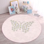 - RealHomes Dijital Baskılı Kaymaz Tabanlı Comfort Çocuk Odası Yuvarlak Halı - Realhomes  Pembe Zemin Papatyadan Kelebek Tasarımlı Çocuk & Genç Odası Makinede Yıkanabilir Kaymaz Tabanlı Yuvarlak Çocuk Halısı Realhomes