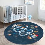 - RealHomes Dijital Baskılı Kaymaz Tabanlı Comfort Çocuk Odası Yuvarlak Halı - Realhomes  Uzay Temalı Eğitici Oyun Adımları Tasarımlı Çocuk & Genç Odası Makinede Yıkanabilir Kaymaz Tabanlı Yuvarlak Çocuk Oyun Halısı Realhomes