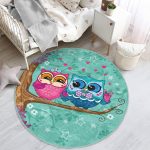 - RealHomes Dijital Baskılı Kaymaz Tabanlı Comfort Çocuk Odası Yuvarlak Halı - Realhomes  Ağaçta Sevimli Baykuşlar Tasarım Çocuk & Genç Odası Makinede Yıkanabilir Kaymaz Tabanlı Yuvarlak Çocuk Halısı Realhomes