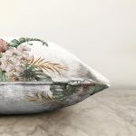 - Sonil-K10001-Gorsel-2 - Realhomes Tropik Yaprak Motifli Dijital Baskılı Dekoratif Raşel Kadife Yastık Kırlent Kılıfı Realhomes