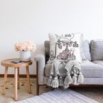 - Sonil-K10005-Gorsel-1 - Realhomes Beyaz Zemin Antika Telefon Çizimli Dijital Baskılı Dekoratif Raşel Kadife Yastık Kırlent Kılıfı Realhomes