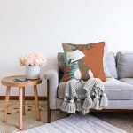 - Sonil-K10014-Gorsel-1 - Realhomes  Renkli Zemin Yaprak Motifli Dijital Baskılı Modern Raşel Kadife Yastık Kırlent Kılıfı Realhomes