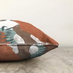 - Sonil-K10014-Gorsel-2 - Realhomes  Renkli Zemin Yaprak Motifli Dijital Baskılı Modern Raşel Kadife Yastık Kırlent Kılıfı Realhomes