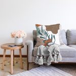 - Sonil-K10016-Gorsel-1 - Realhomes Renkli Zemin Yaprak Motifli Dijital Baskılı Modern Şönil Yastık Kırlent Kılıfı Realhomes