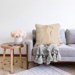 Krem Zeminli Kadın Silüet Çizimli Dijital Baskılı Modern Raşel Kadife Yastık Kırlent Kılıfı Realhomes