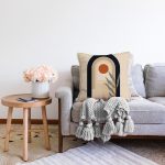 Krem Zeminli Minimal Çizimli Dijital Baskılı Modern Raşel Kadife Yastık Kırlent Kılıfı Realhomes