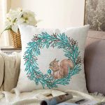 Mavi Çelenkli Sincap Motifli Dijital Baskılı Modern Raşel Kadife Yastık Kırlent Kılıfı Realhomes