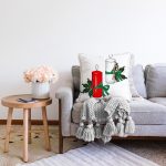 - Sonil-K10028-Gorsel-1 - Realhomes Beyaz & Kırmızı Kurdeleli Mum Motifli Dijital Baskılı Dekoratif Raşel Kadife Yastık Kırlent Kılıfı Realhomes