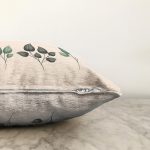 Krem Zeminli Çiçek Tasarımlı Dijital Baskılı Modern Raşel Kadife Yastık Kırlent Kılıfı Realhomes