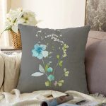 Gri Zeminli Çiçek Tasarımlı Dijital Baskılı Dekoratif Şönil Yastık Kırlent Kılıfı Realhomes
