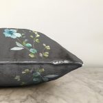 Gri Zeminli Çiçek Tasarımlı Dijital Baskılı Dekoratif Şönil Yastık Kırlent Kılıfı Realhomes
