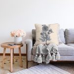 - Sonil-K10065-Gorsel-1 - Realhomes Krem Zemin Karakalem Çizimli Dijital Baskılı Dekoratif Raşel Kadife Yastık Kırlent Kılıfı Realhomes