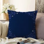 - Sonil-K10075-Gorsel - Realhomes  Lacivert Zeminli Çiçek Çerçeveli Dijital Baskılı Dekoratif Raşel Kadife Yastık Kırlent Kılıfı Realhomes