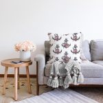 - Sonil-K10080-Gorsel-1 - Realhomes Beyaz Zemin Çapa Motifli Dijital Baskılı Modern Şönil Yastık Kırlent Kılıfı Realhomes