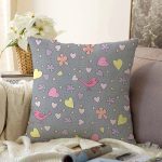 Realhomes Gri Zeminde Renkli Çiçek ve Kalp Tasarımlı Dijital Baskılı Modern Raşel Kadife Yastık Kırlent Kılıfı Realhomes