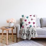 - Cute Ladybug Seamless Pattern Background Vector Illustration - Realhomes Realhomes Renkli Uğurböceği Motifli Özel Tasarım Dijital Baskılı Modern Raşel Kadife Yastık Kırlent Kılıfı Realhomes