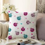 - Cute Ladybug Seamless Pattern Background Vector Illustration - Realhomes Realhomes Renkli Uğurböceği Motifli Özel Tasarım Dijital Baskılı Modern Raşel Kadife Yastık Kırlent Kılıfı Realhomes