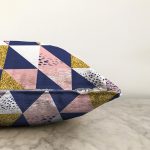 - Sonil-K10110-Gorsel-2 - Realhomes  Renkli Üçgen Tasarımlı Dijital Baskılı Modern Raşel Kadife Yastık Kırlent Kılıfı Realhomes