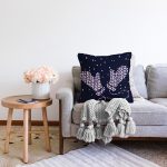 - Sonil-K10111-Gorsel-1 - Realhomes  Koyu Lacivert Zemin Eldiven Tasarımlı Dijital Baskılı Dekoratif Raşel Kadife Yastık Kırlent Kılıfı Realhomes