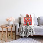 - Sonil-K10115-Gorsel-1 - Realhomes  Minyatür Kırmızı Ev Çizimli Dijital Baskılı Dekoratif Şönil Yastık Kırlent Kılıfı Realhomes
