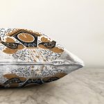 Çini Çizimli Guguklu Saat Motifli Dijital Baskılı Dekoratif Raşel Kadife Yastık Kırlent Kılıfı Realhomes