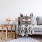 Gri Zemin Antika Daktilo Çizimli Dijital Baskılı Modern Şönil Yastık Kırlent Kılıfı Realhomes