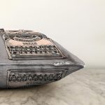 Gri Zemin Antika Daktilo Çizimli Dijital Baskılı Modern Şönil Yastık Kırlent Kılıfı Realhomes