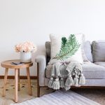 - Sonil-K10157-Gorsel-1 - Realhomes Çam Yaprağı Çizimli Cristmas Temalı Dijital Baskılı Dekoratif Raşel Kadife Yastık Kırlent Kılıfı Realhomes