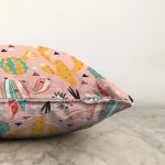 Realhomes Pembe Zeminli Kaktüs Tasarımlı Dijital Baskılı Modern Raşel Kadife Yastık Kırlent Kılıfı Realhomes