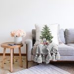 - Sonil-K10169-Gorsel-1 - Realhomes  Çam Ağacı Altında Hediye Paketleri Özel Tasarım Dijital Baskılı Dekoratif Raşel Kadife Yastık Kırlent Kılıfı Realhomes